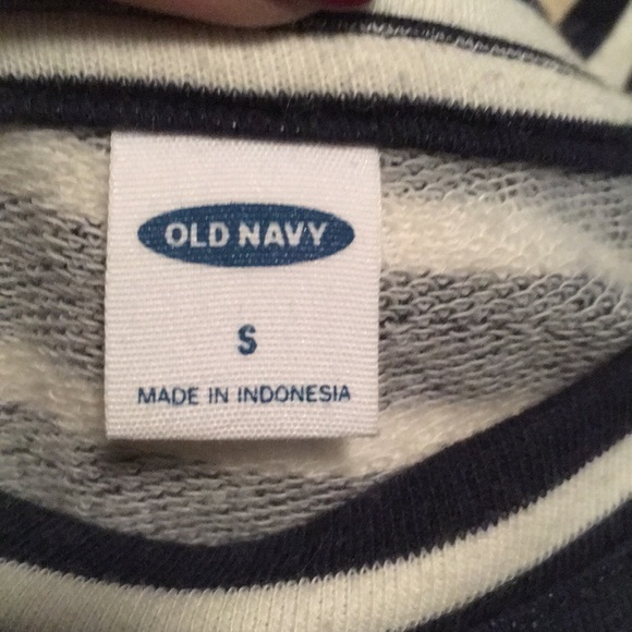 Old Navy Ruffle sleeve sweatshirt - Picture 4 of 4